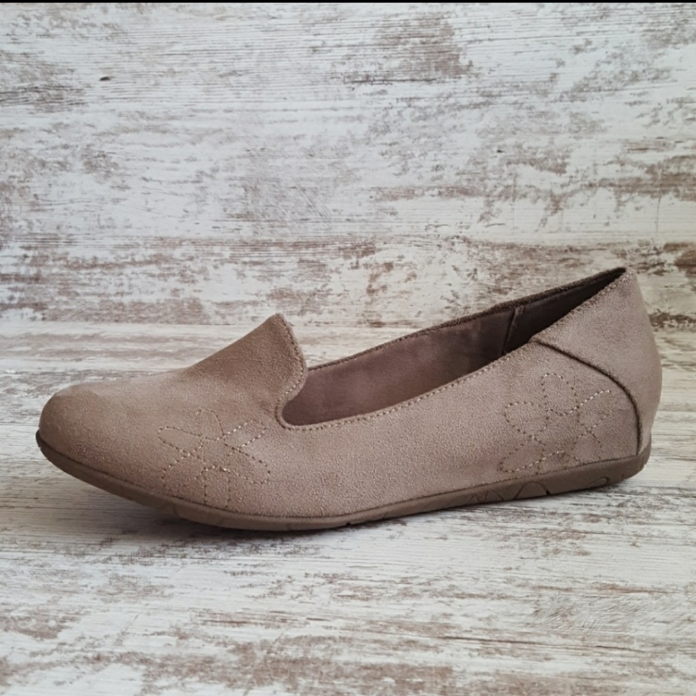 Like new Baretraps memory foam flats